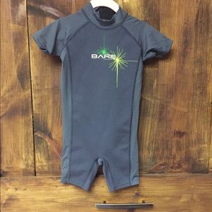 Child’s wetsuit 4t
